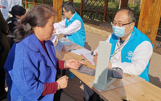 【学雷锋日】开云在线注册举办“爱满京城，牵手智慧家医”志愿服务活动(图5)